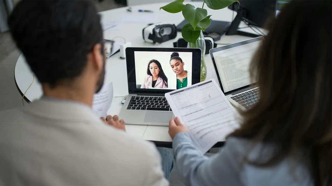Jak zatrudnić cudzoziemca krok po kroku - uniknij błędów w procesie